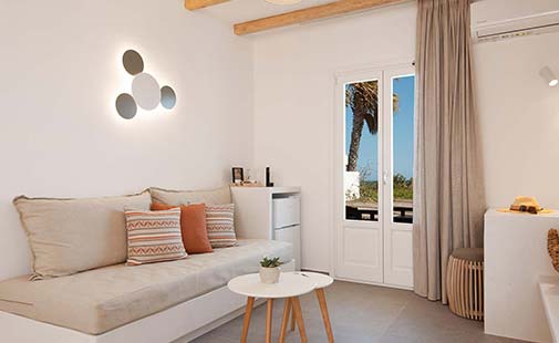 Το καθιστικό στη deluxe junior suite