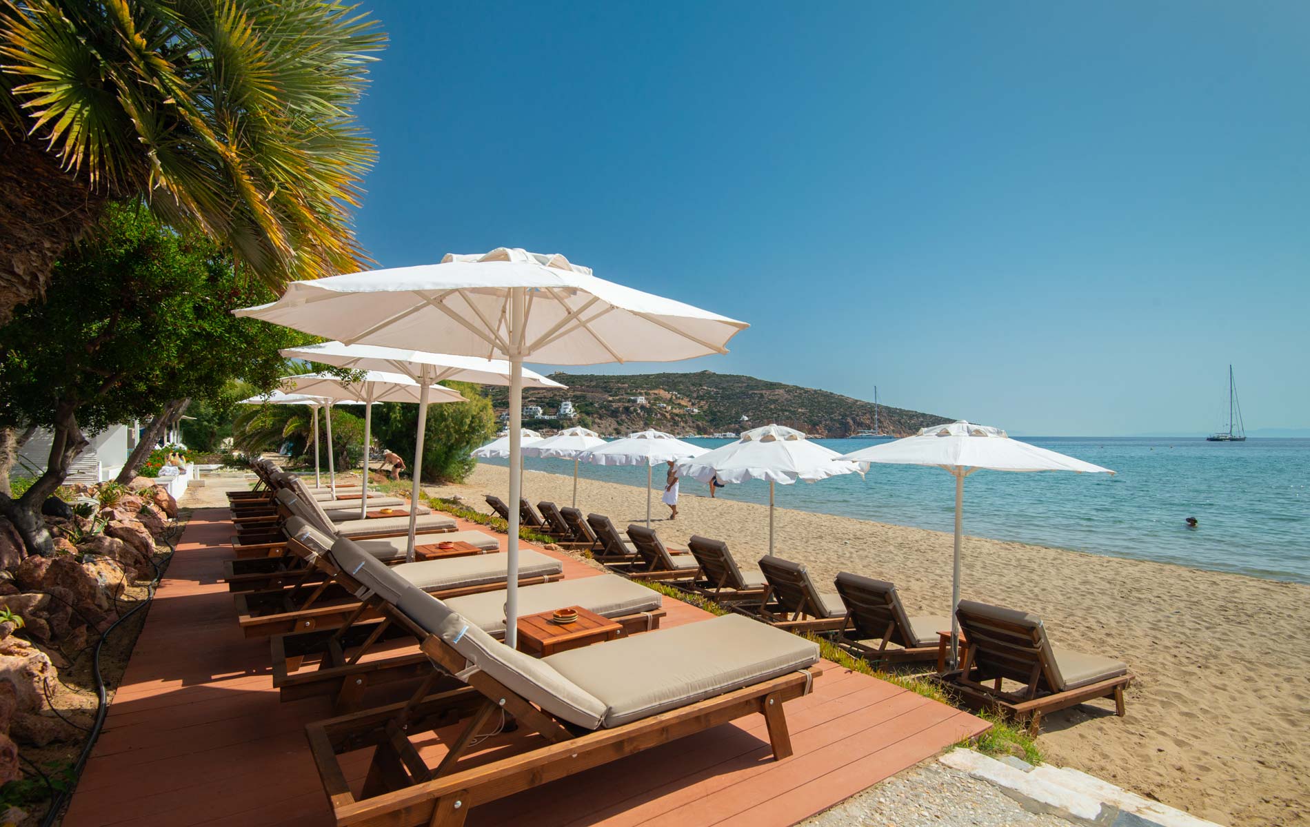 Les chaises longues de l'Hôtel Efrosini à Sifnos